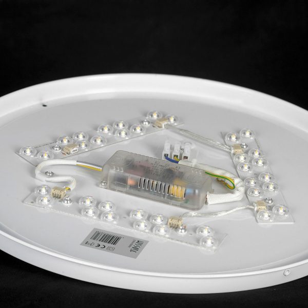 картинка Потолочный светильник светодиодный с пультом и регулирвкой цветовой температуры LSP-8469 от магазина BTSvet