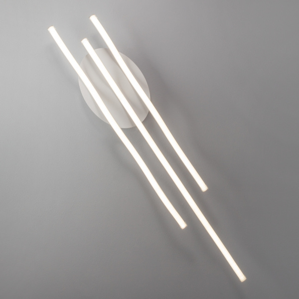 картинка Настенно-потолочный светильник Gwen 90090/3 белый от магазина BTSvet