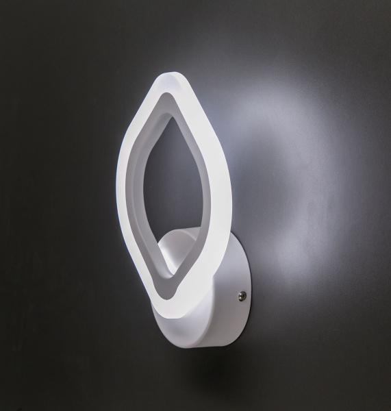 картинка Бра светодиодное с регулировкой цветовой температуры и яркости Ромби Смарт CL236B310 от магазина BTSvet