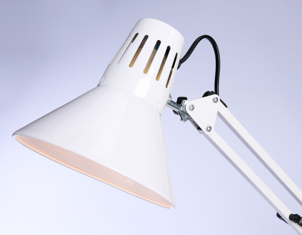 картинка Офисная настольная лампа Ambrella DESK DE7719 от магазина BTSvet