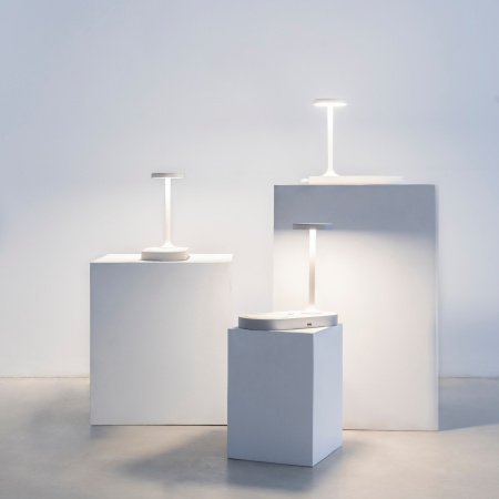 картинка Интерьерная настольная лампа светодиодная диммируемая с выключателем регулировкой яркости беспроводным ЗУ и USB-портом Ceres 7290 от магазина BTSvet