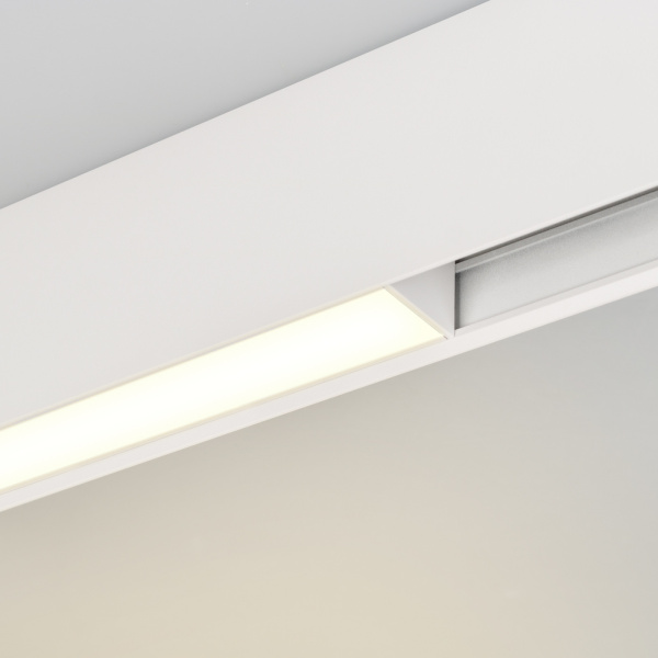 картинка Трековый светильник светодиодный MAG-FLAT-45-L805-24W Day4000 (WH, 100 deg, 24V) (Arlight, IP20 Металл, 3 года) 026957 от магазина BTSvet