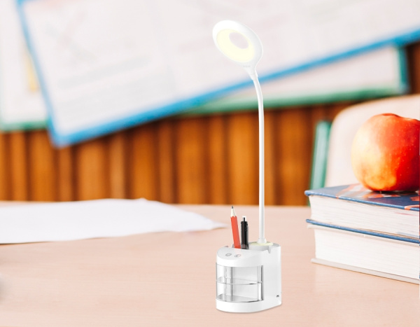 картинка Офисная настольная лампа диммируемая светодиодная с выключателем и USB-портом Desk DE561 от магазина BTSvet