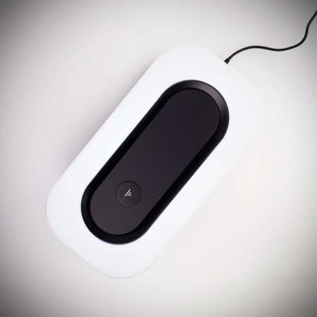 картинка Светодиодная настольная лампа с регулировкой яркости, Qi+Bluetooth колонкой и беспроводным ЗУ CL803042 от магазина BTSvet