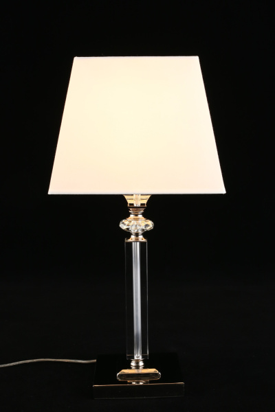 картинка Интерьерная настольная лампа с выключателем Emilia APL.723.04.01 от магазина BTSvet