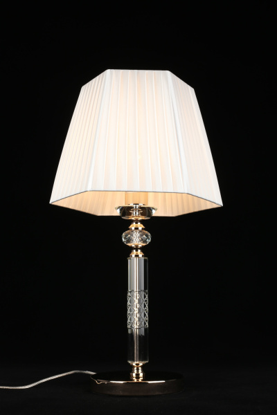 картинка Интерьерная настольная лампа с выключателем Silvian APL.719.04.01 от магазина BTSvet