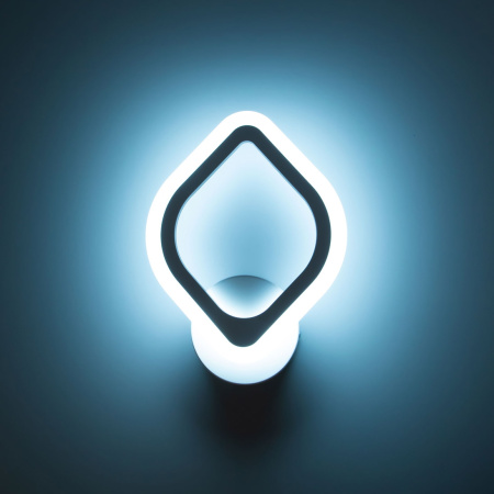 картинка Бра светодиодное с регулировкой цветовой температуры и яркости Ромби Смарт CL236B310 от магазина BTSvet