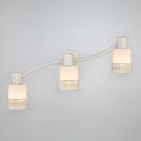 картинка Спот на штанге 20025/3 белый с золотом от магазина BTSvet