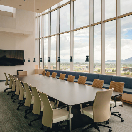 картинка Однофазный трековый светильник 220V светодиодный Pagoda 7789 от магазина BTSvet