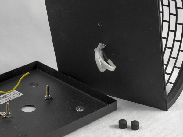 картинка Настенный светильник с выключателем Levittown LSP-9171V от магазина BTSvet