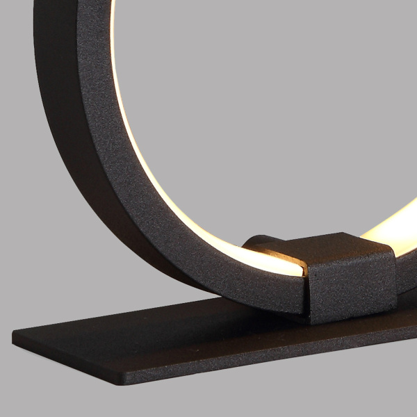 картинка Интерьерная настольная лампа светодиодная с выключателем Kitesurf 7145 от магазина BTSvet