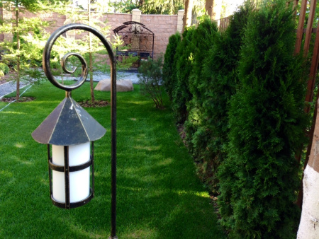 картинка Кованый наземный уличный фонарь Valerie 150-51/bg-01 от магазина BTSvet