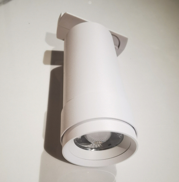 картинка Трековый светильник однофазный 220V Focus LED TR021-1-12B4K-Z-D-W от магазина BTSvet