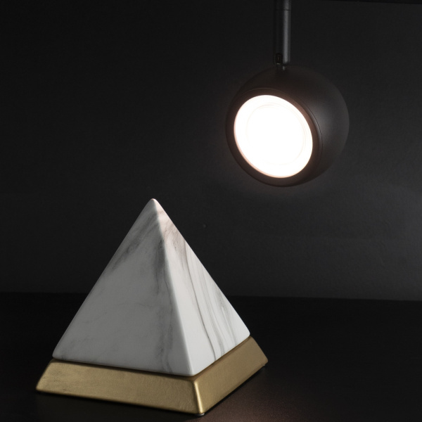 картинка Трековый светильник магнитный светодиодный 48V Tech T034-10 от магазина BTSvet