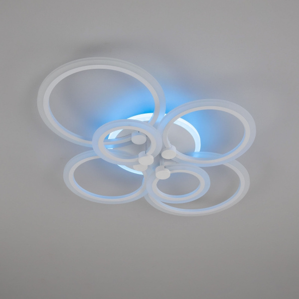 картинка Люстра с пультом Белая Сента CL237B160E RGB от магазина BTSvet