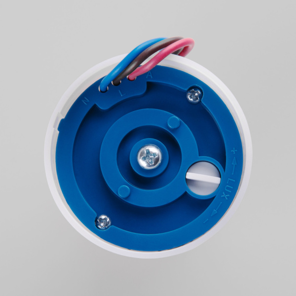 картинка Датчик освещенности SNS-L-08  2200W IP44 от магазина BTSvet