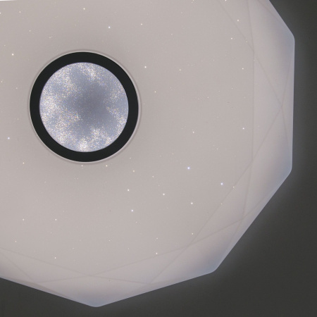 картинка Потолочный светильник светодиодный с пультом и управлением смартфоном регулировкой яркости и цветной температуры ночной режим Диамант Смарт CL713A100G RGB от магазина BTSvet