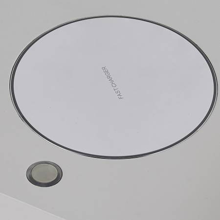 картинка Настольная лампа светодиодная с выключателем и беспроводным ЗУ Zanzibar 6715 IP20 от магазина BTSvet