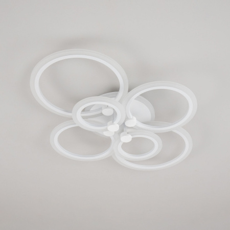 картинка Люстра с пультом Белая Сента CL237B160E RGB от магазина BTSvet