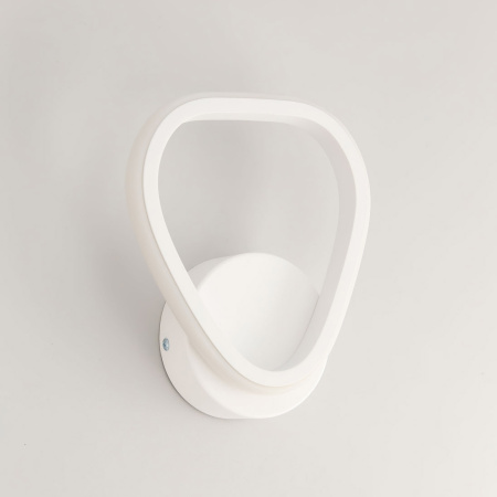 картинка Бра светодиодное с регулировкой цветовой температуры и яркости Сезар CL233B410 от магазина BTSvet