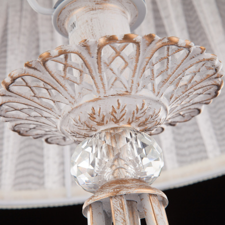 картинка Настольная лампа 01002/1 белый с золотом от магазина BTSvet