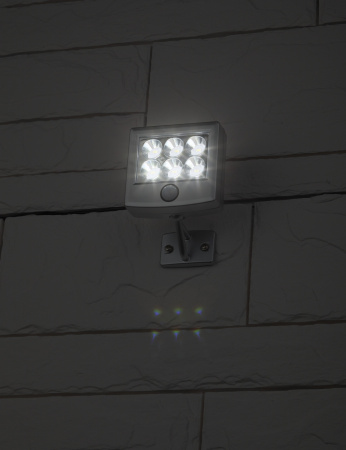 картинка Прожектор уличный светодиодный на солнечных батареях с датчиком движения ERAFS024-07 от магазина BTSvet