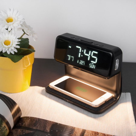 картинка Интерьерная настольна лампа диммируемая светодиодная с регулировокой яркости выключателем и беспроводным ЗУ будильником часами календарем и термометром Smith 80506/1 от магазина BTSvet