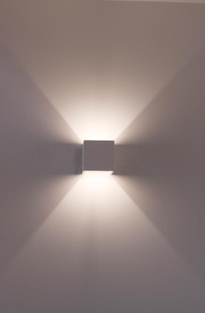 картинка Настенный светильник Kris 701/1 BIA от магазина BTSvet