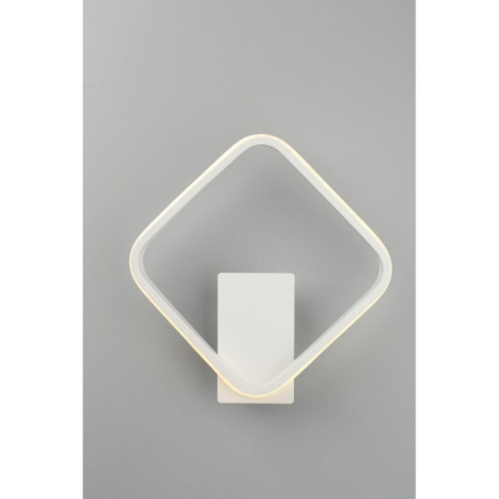 картинка Настенный светильник светодиодный OML-02901-12 от магазина BTSvet