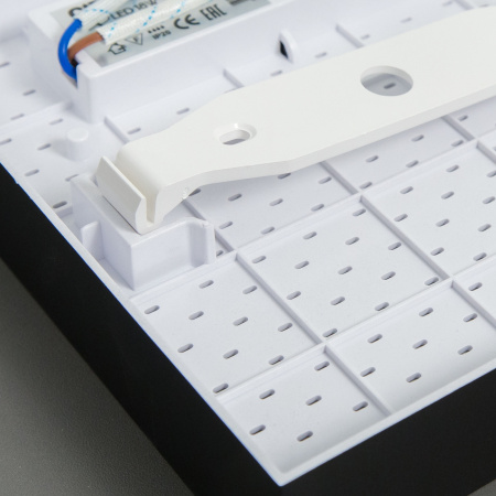 картинка Накладной светодиодный светильник с регулировкой яркости Тао IP20 CL712X182N от магазина BTSvet