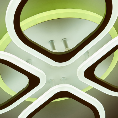 картинка Потолочная люстра светодиодная с пультом и управлением смартфоном регулировкой цветовой температуры и яркости RGB Ромби Смарт CL236A140E от магазина BTSvet