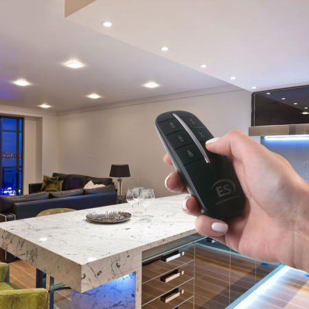 картинка Пульт управления Y8 Черный (4 канала) от магазина BTSvet