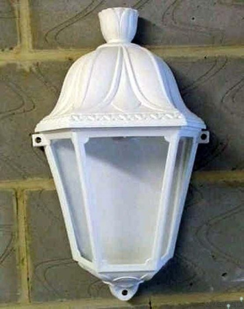 картинка Настенный светильник уличный Daria M28.000.000.WXE27 от магазина BTSvet