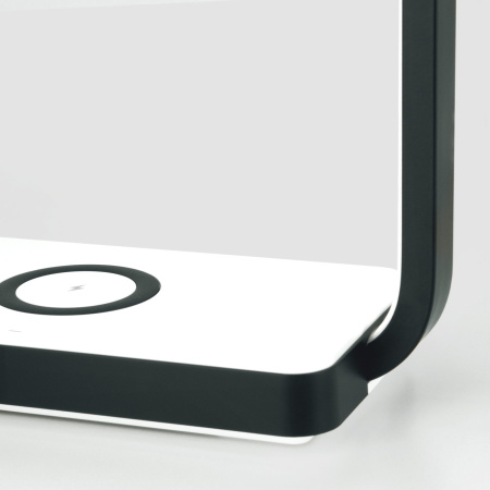 картинка Интерьерная настольная лампа светодиодная с сенсором и беспроводным ЗУ Frame 80502/1 от магазина BTSvet