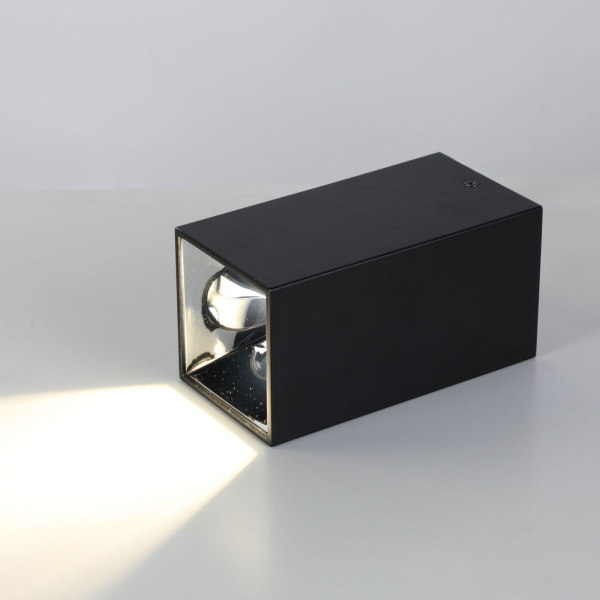картинка Накладной светильник Tetrahedron 2400-1U от магазина BTSvet