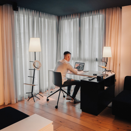 картинка Интерьерная настольная лампа Centipede 7251 от магазина BTSvet