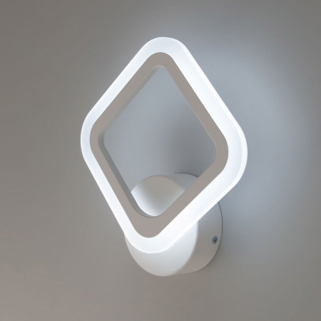 картинка Бра светодиодное с регулировкой цветовой температуры и яркости Марсель Смарт CL232B310 от магазина BTSvet