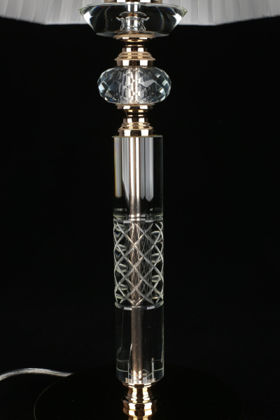 картинка Интерьерная настольная лампа с выключателем Silvian APL.719.04.01 от магазина BTSvet