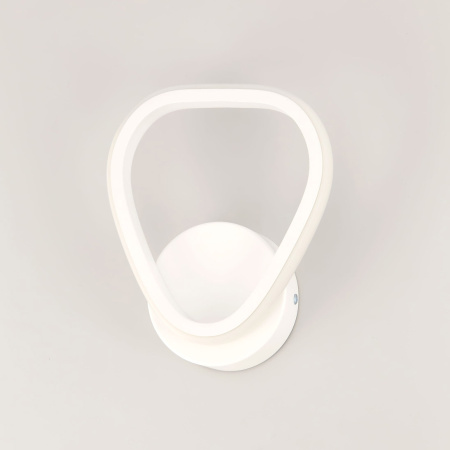 картинка Бра светодиодное с регулировкой цветовой температуры и яркости Сезар CL233B410 от магазина BTSvet