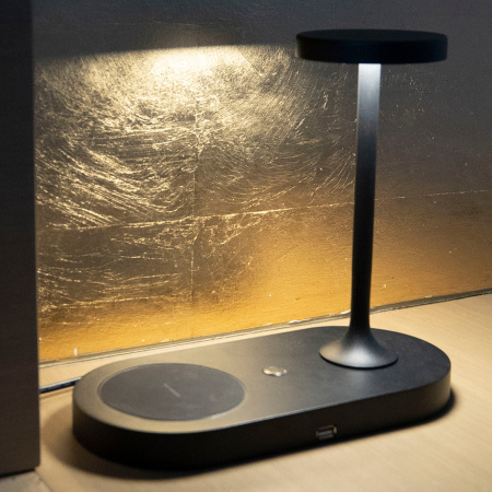 картинка Интерьерная настольная лампа светодиодная диммируемая с выключателем регулировкой яркости беспроводным ЗУ и USB-портом Ceres 7291 от магазина BTSvet