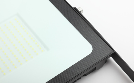 картинка Прожектор уличный светодиодный LPR-061-0-65K-150 IP65 от магазина BTSvet