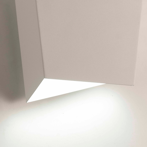 картинка Настенный светильник Asimetric 6220 от магазина BTSvet