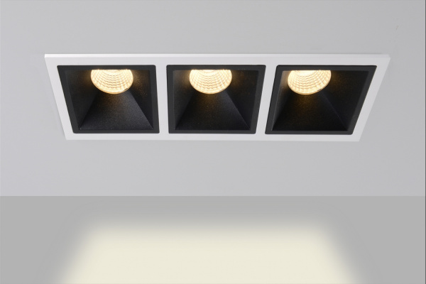 картинка Рамка для светильника тройная COMBO-3S3-WH от магазина BTSvet